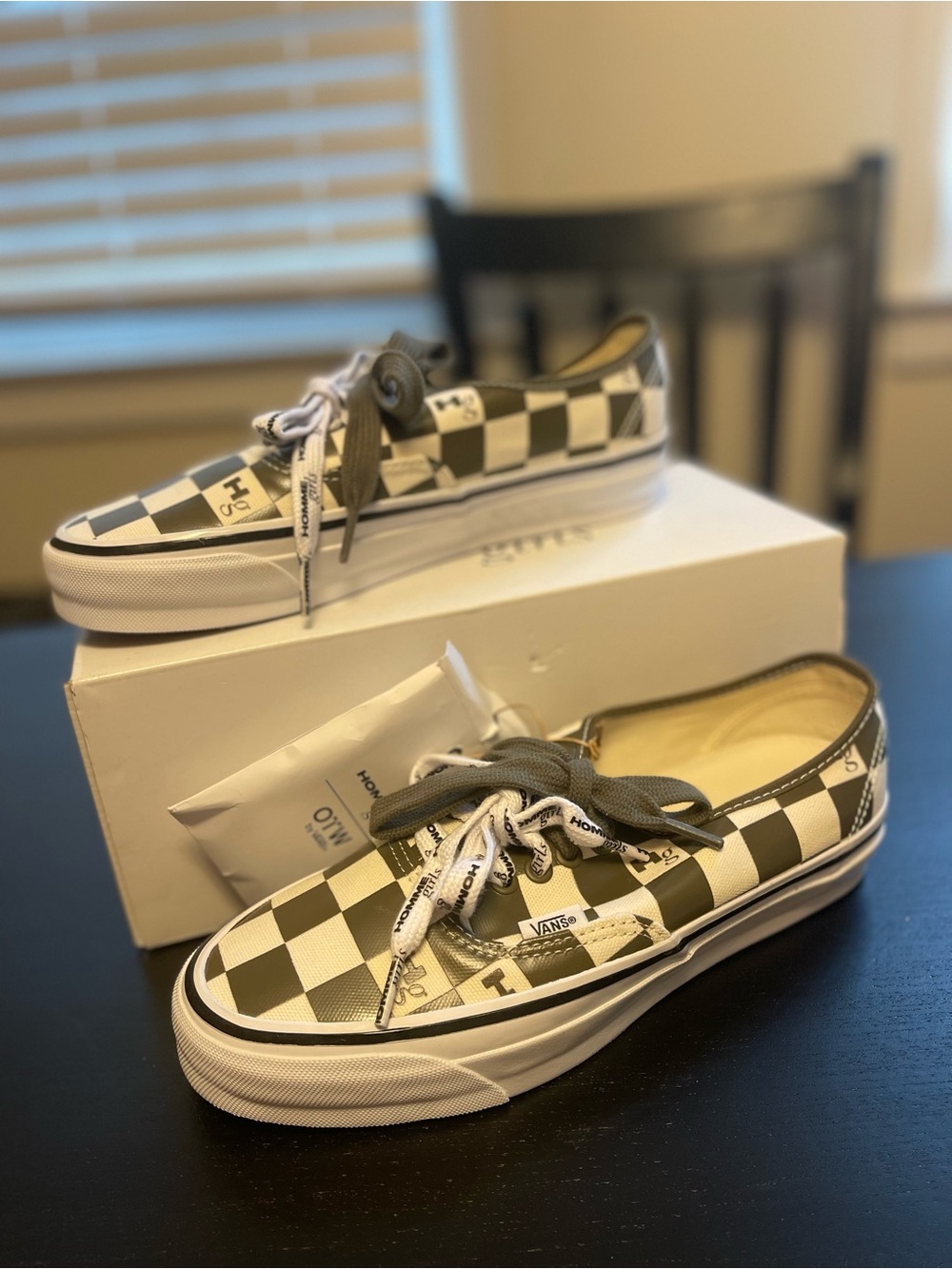 Vans + Homme girls Dark Olive check low tops